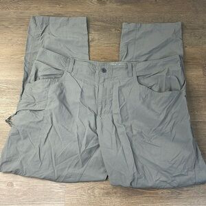 Mountain Hardware Men’s Grey Zip Off Convertible Outdoor Pants, size 42x34